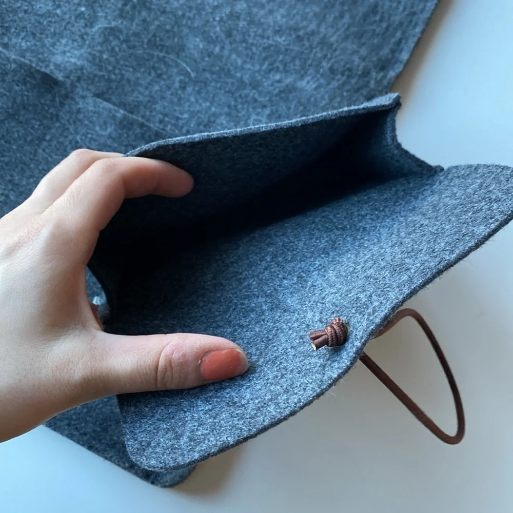 Grey Felt Laptop and Cable Cases | Inateck